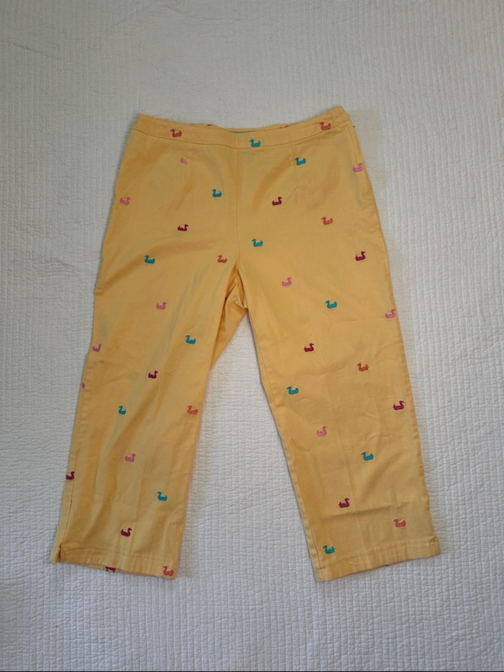 Duck Head Women’s Yellow Capri Pants with  Multi-Color Duck Embroidery Size 10